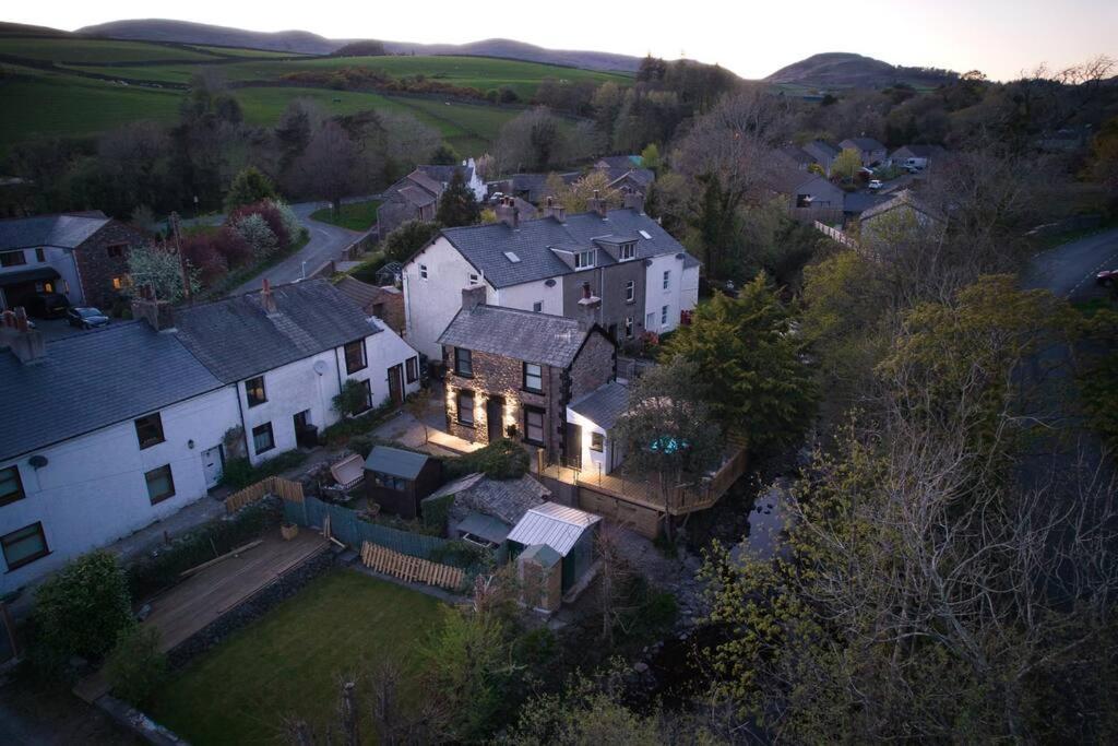 Luxurious Cottage With Hot Tub, Lake District Duddon エクステリア 写真