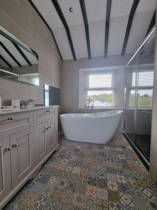 Luxurious Cottage With Hot Tub, Lake District Duddon エクステリア 写真