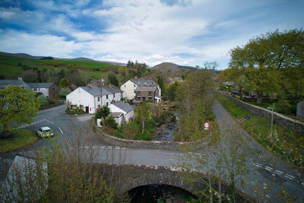Luxurious Cottage With Hot Tub, Lake District Duddon エクステリア 写真