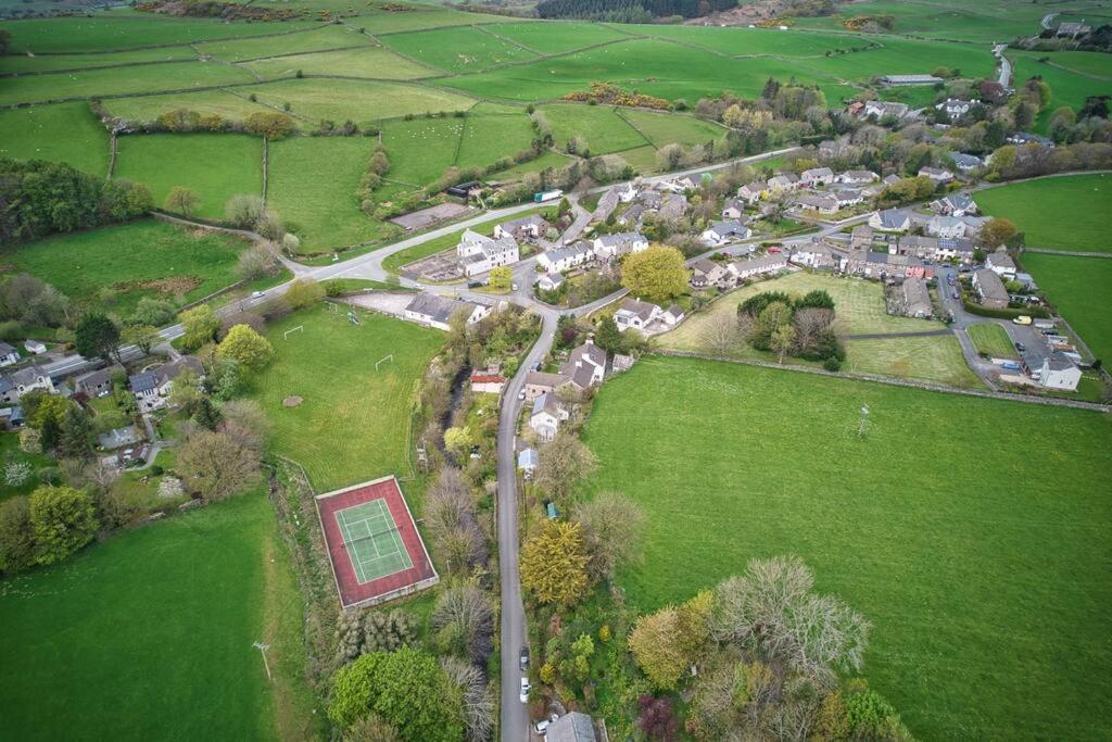 Luxurious Cottage With Hot Tub, Lake District Duddon エクステリア 写真