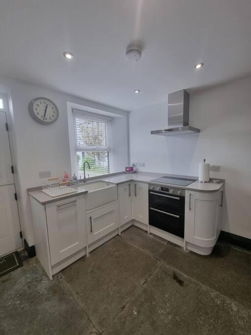 Luxurious Cottage With Hot Tub, Lake District Duddon エクステリア 写真