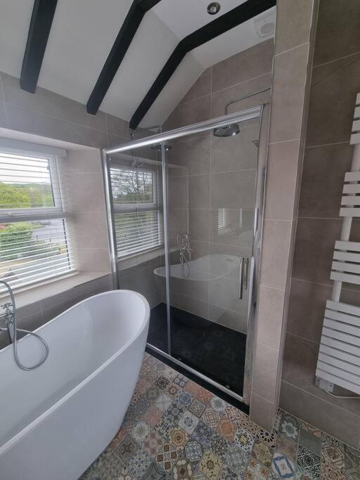 Luxurious Cottage With Hot Tub, Lake District Duddon エクステリア 写真