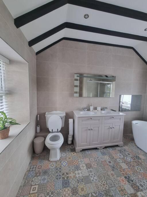 Luxurious Cottage With Hot Tub, Lake District Duddon エクステリア 写真