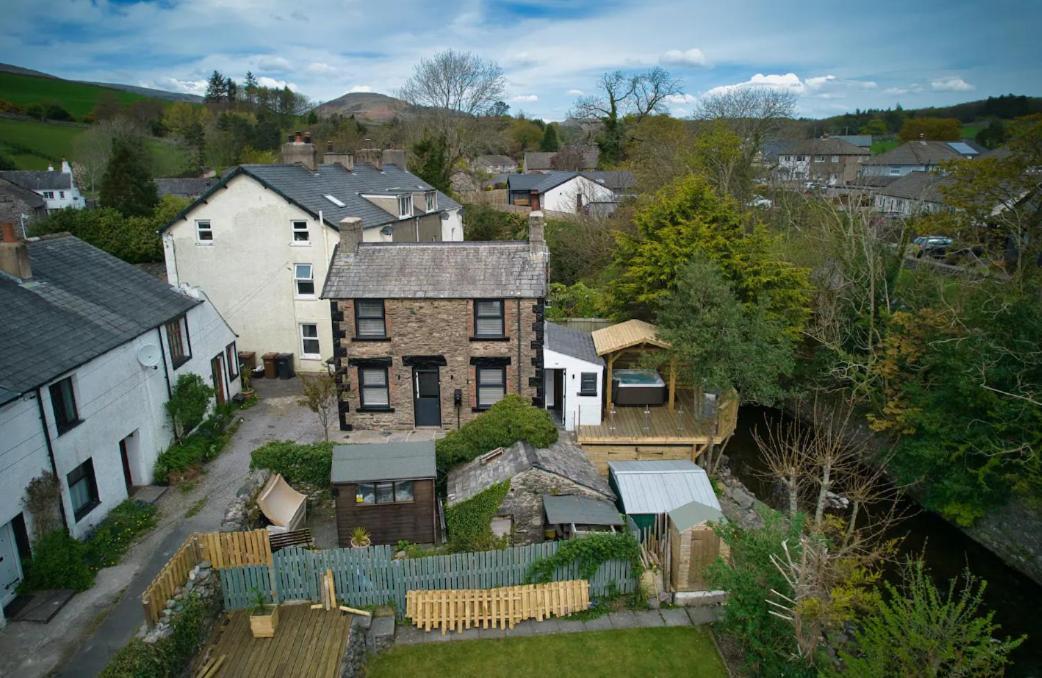 Luxurious Cottage With Hot Tub, Lake District Duddon エクステリア 写真